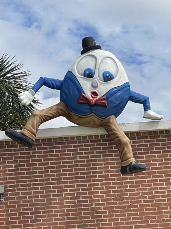 The Humpty Dumpty statue at Uele's