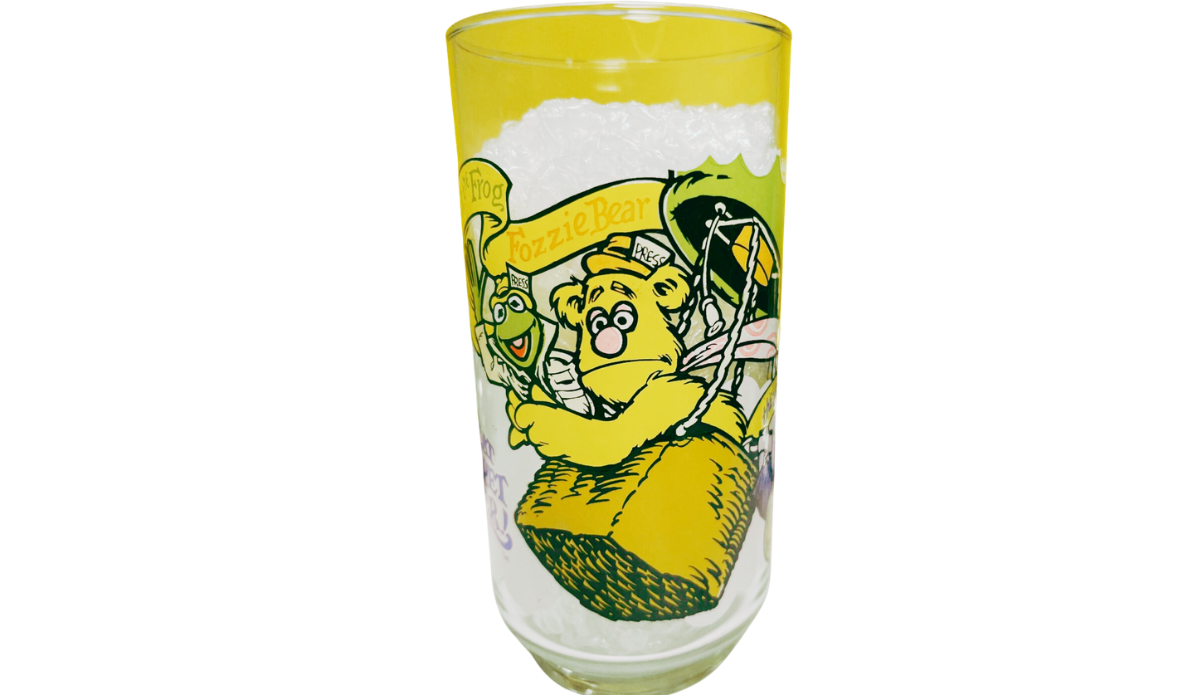 Kermit Fozzie Gonzo Muppet Glass with Fozzie Bear and balloon scene