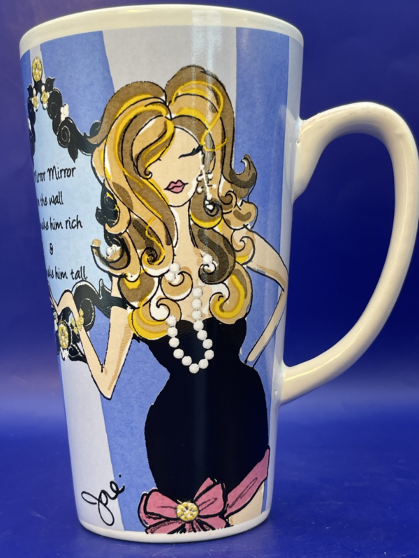 Unleash your inner glam with the Mirror Mirror Latte Mug by Delish . This eye-catching mug is adorned with a two toned blue stripes. In fact, it’s more than a vessel for your daily brew. Indeed, it’s a statement piece that exudes opulence.