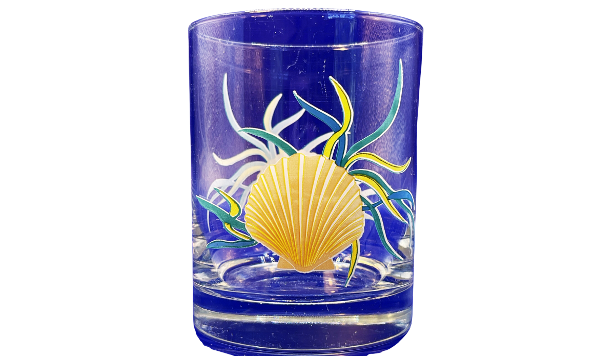 Reverse side of Coastal Scallop Shell Double Old Fashioned Glass with matching scallop shell artwork