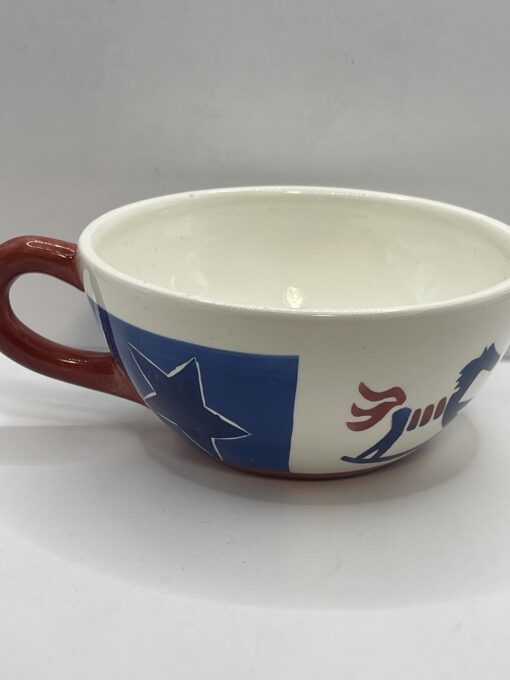 Steep your style in stars, stripes, and charm with the Patriotic Inspirado Stonelite Teacup. It's the perfect #cupofmood that’s cozy and patriotic.