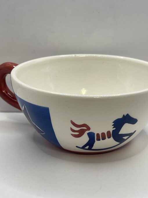 Steep your style in stars, stripes, and charm with the Patriotic Inspirado Stonelite Teacup. It's the perfect #cupofmood that’s cozy and patriotic.