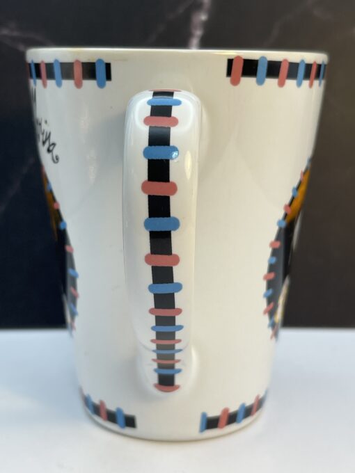 Let your coffee routine pirouette into pure delight with the Jennifer Garant Roscher Bullerina Mug. It's the perfect #cupofmood to make every morning a fun!