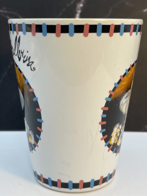 Let your coffee routine pirouette into pure delight with the Jennifer Garant Roscher Bullerina Mug. It's the perfect #cupofmood to make every morning a fun!