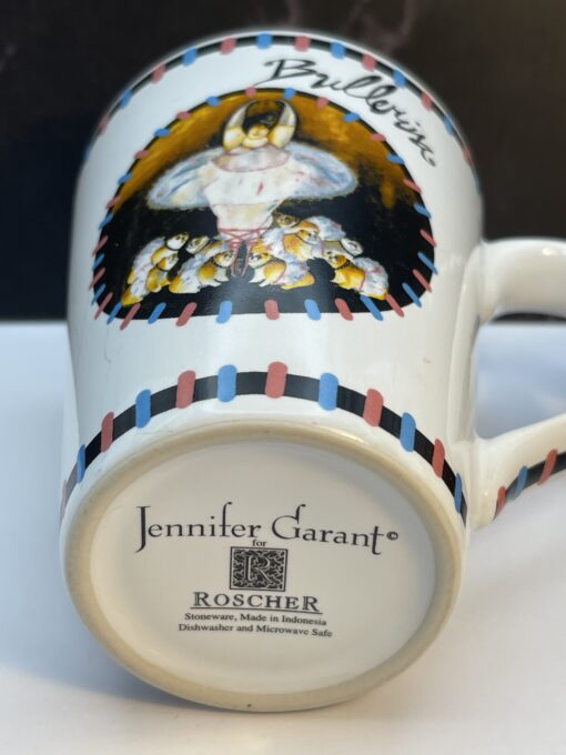 Let your coffee routine pirouette into pure delight with the Jennifer Garant Roscher Bullerina Mug. It's the perfect #cupofmood to make every morning a fun!