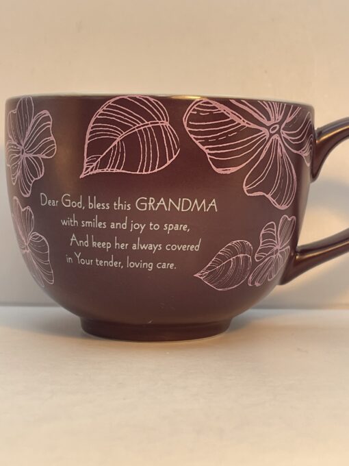 This Prayer for Grandma Abbey Press Mug is a retired collectible that pairs spiritual elegance with heartfelt scripture.