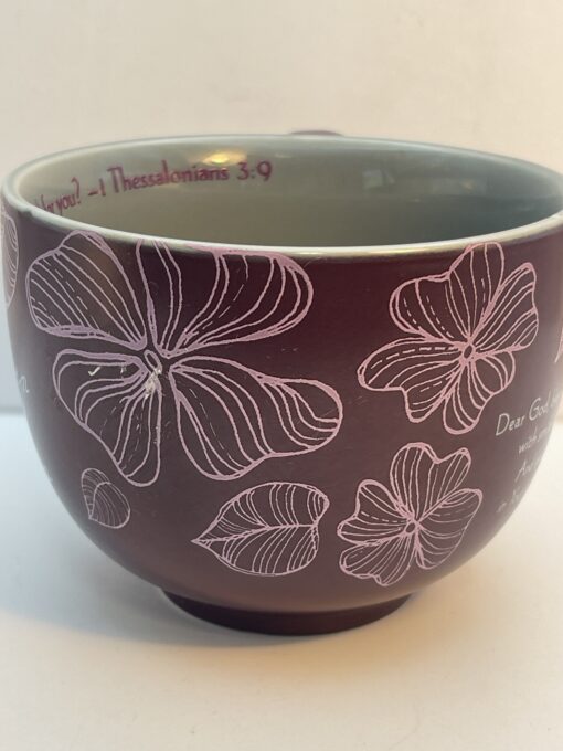 This Prayer for Grandma Abbey Press Mug is a retired collectible that pairs spiritual elegance with heartfelt scripture.