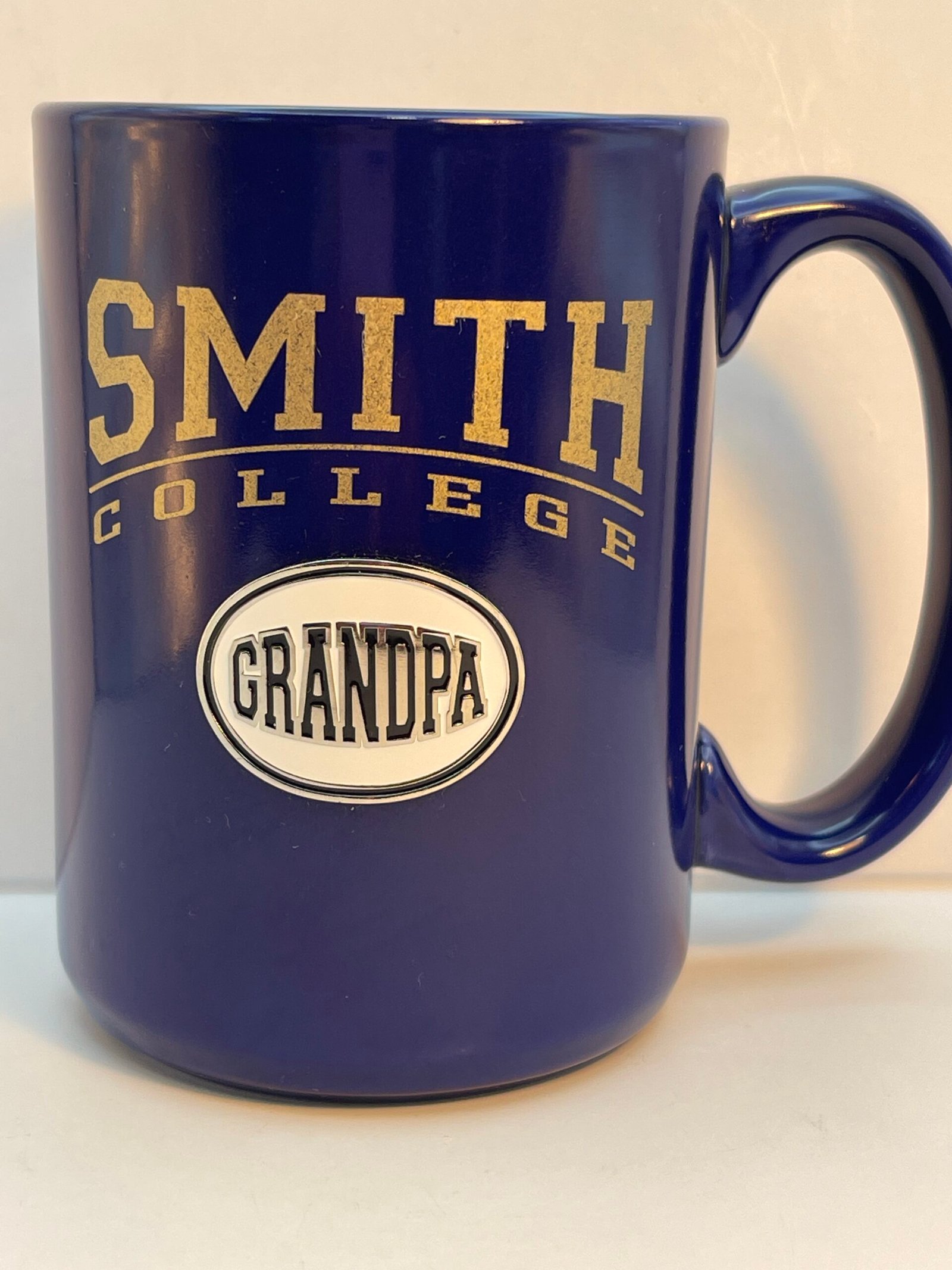 Calling all proud grandpas of Smithies! This Smith College Grandpa Bistro Mug is the perfect #cupofmood to elevate your coffee game and your family pride!