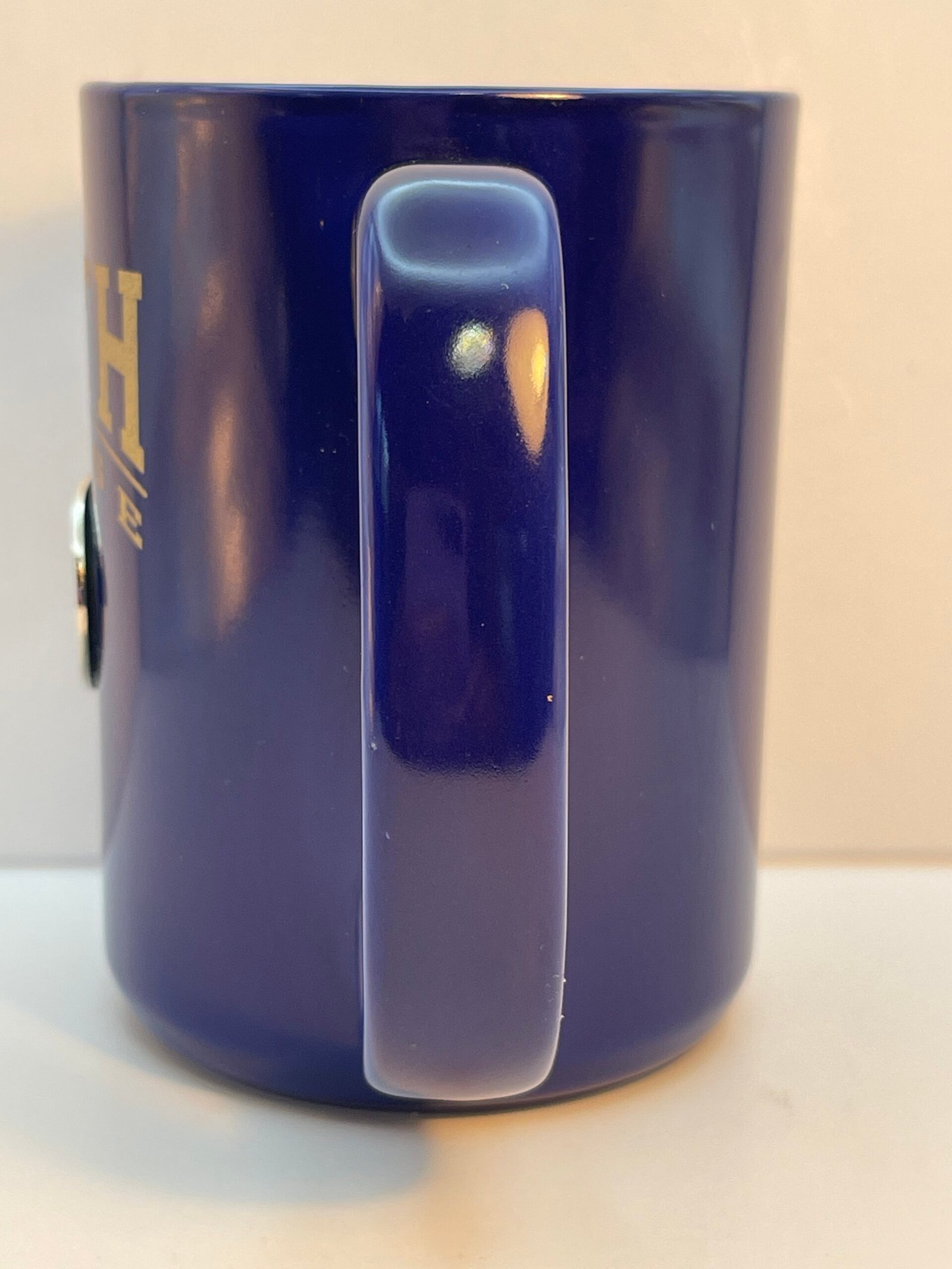 Calling all proud grandpas of Smithies! This Smith College Grandpa Bistro Mug is the perfect #cupofmood to elevate your coffee game and your family pride!