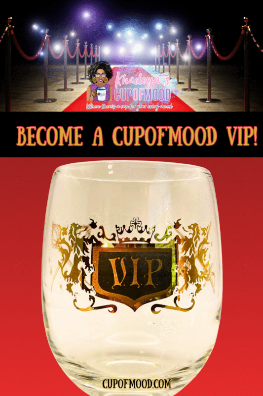 There’s an exquisite design on this  14-ounce glass. It features a striking black background adorned with ornate gold imagery that commands attention.