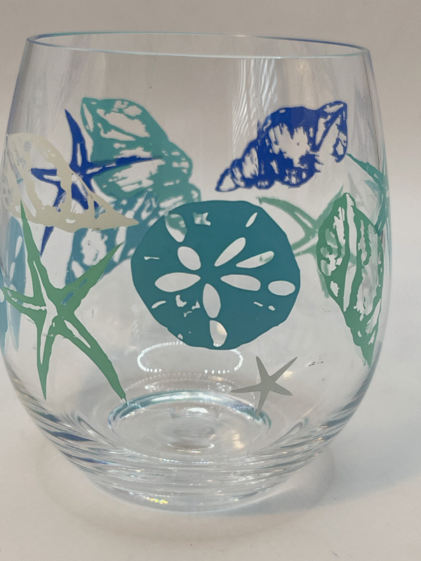 Elevate your wine-drinking experience with our Beach Shells Wine Tumbler. It’s the perfect #cupofmood and a stylish addition to the Beach Shells Collection.