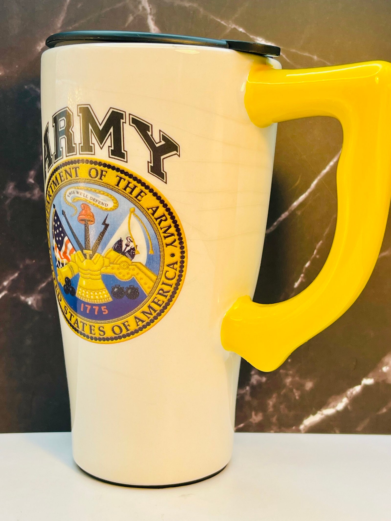 Patriotic U.S. Army mug with skid-plated bottom and locking lid
