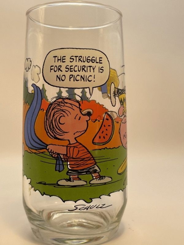 Camp Snoopy Linus McDonald’s Collectible Glass released in 1983 as part of the iconic Camp Snoopy Series from McDonald’s. 