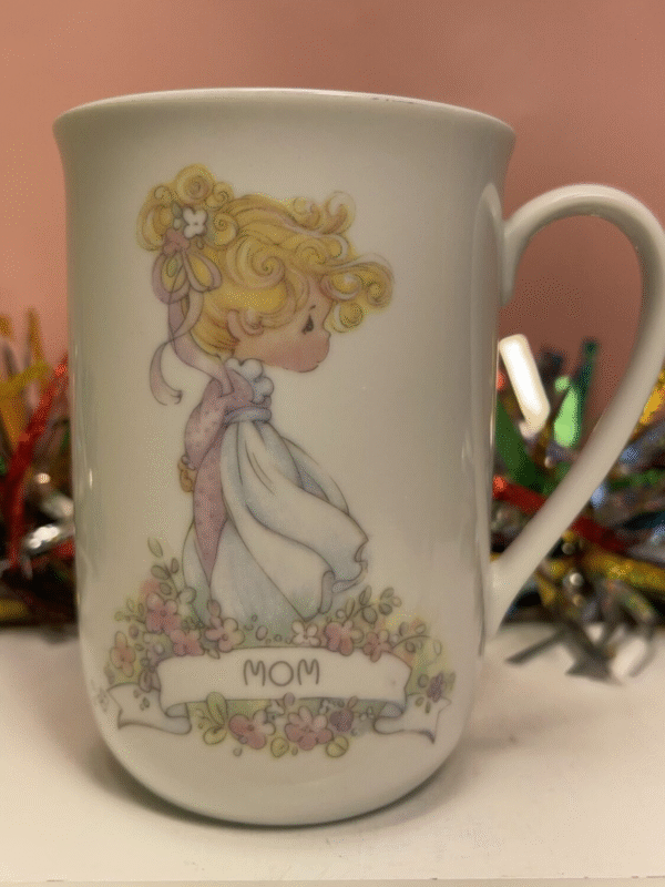 Show Mom just how deeply she is loved with the Precious Moments Mom Love Mug. It’s the perfect #cupofmood and a timeless collectible.