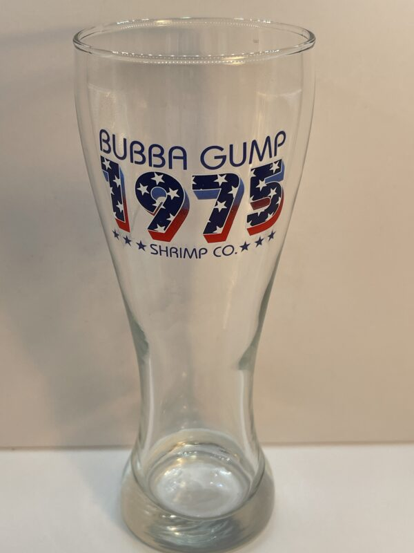 This 16-ounce tall and frosty beauty brings together iconic Americana and movie magic in one refreshing pour. Part of the CupofMood America Collection. It’s the perfect blend of nostalgia, patriotism, and pure Forrest Gump charm.