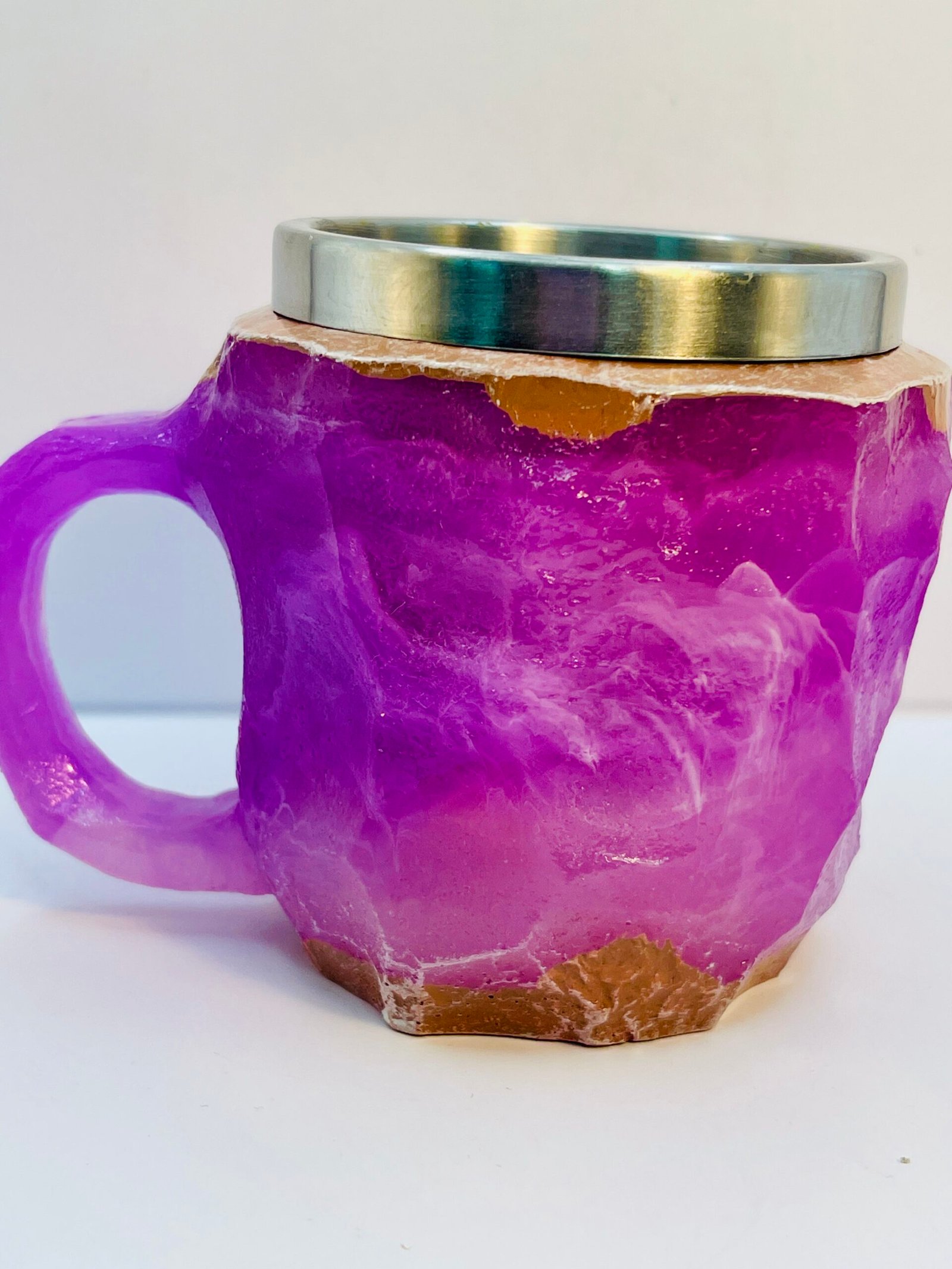 3D crystal-look purple mug on table