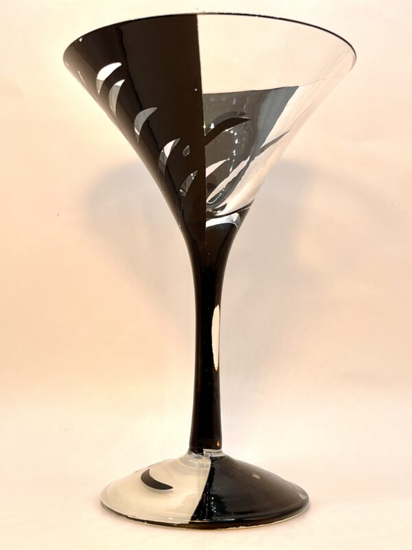 This Lolita “Saketini” Martini Glass with Recipe is the perfect #cupofmood for fans of fabulous Lolita martini and wine glasses.