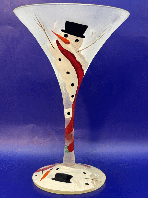 This Frosty’s Going Down Martini Glass by Lolita is the perfect #cupofmood for fans of fabulous Lolita martini and wine glasses.