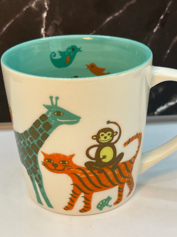 Bring the wild adventure of the zoo right into your kitchen with the 2008 Starbucks Zoo Safari Mug! It’s the perfect #cupofmood to embrace adventure.