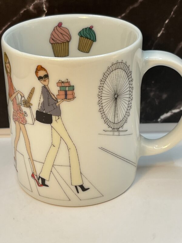 Bring a slice of London to your mornings with the delightful Brigit’s Bakery London Souvenir Mug! It’s the perfect souvenir #cupofmood.