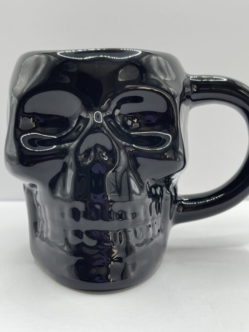 Introducing the 3D Shiny Black Skull Mug. It’s the perfect #cupofmood and a bold, statement piece that brings a little edge to your morning brew!