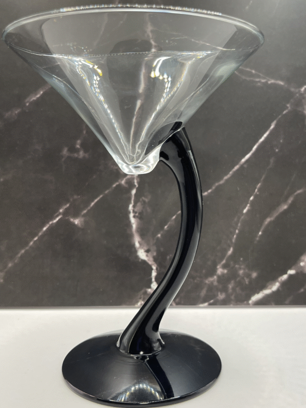 Elevate your cocktail experience with the Black Libby Bravura Martini Glass. It’s the perfect #cupofmood blending modern artistry with timeless elegance.