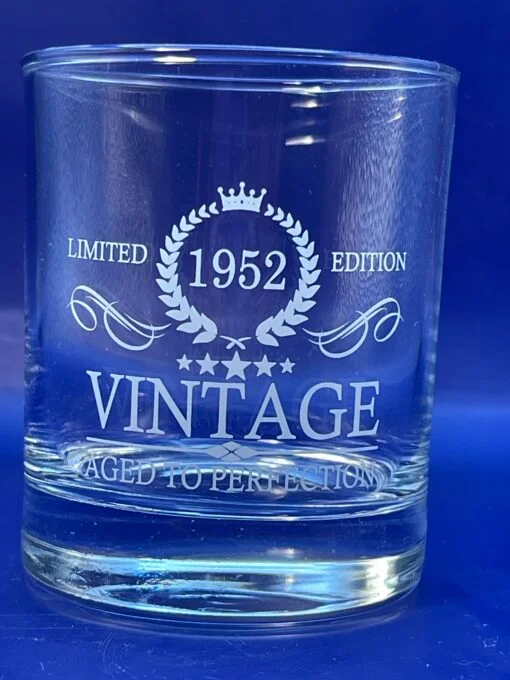 Transport yourself back to 1952 with the 1952 Aged Perfection Whisky Glass.  It’s the perfect #cupofmood an exceptional addition to the  Oldhead Collection.