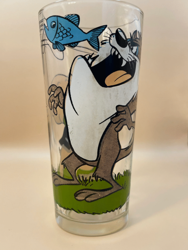 Indulge in nostalgia with the Porky and Tasmanian Devil Glass. It’s the perfect #cupofmood a charming piece from the 1973 Pepsi Collectors’ Series.