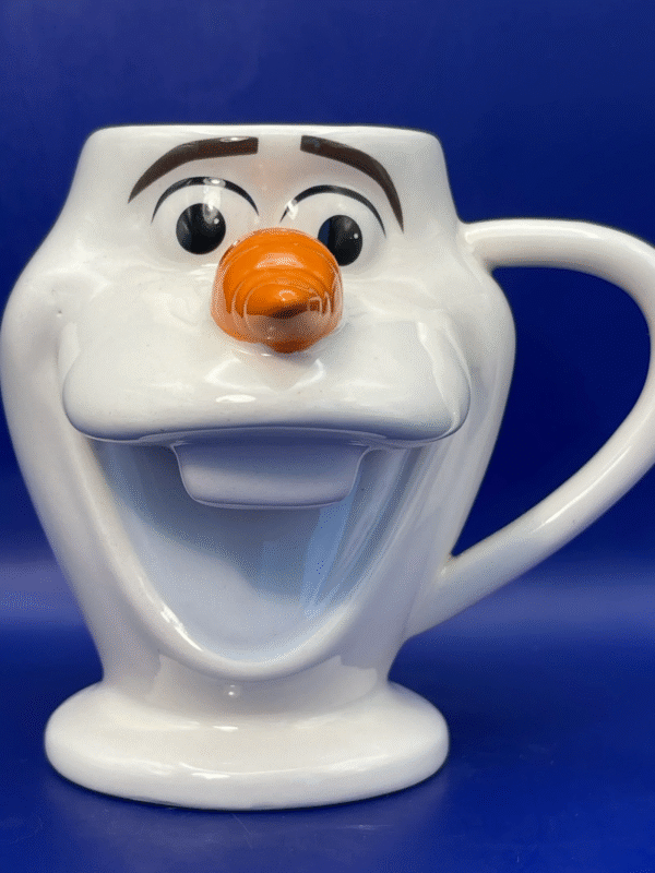 Embrace the warmth and whimsy of Arendelle with our 3D Disney Frozen Olaf Mug! It’s the perfect #cupofmood with everyone’s favorite snowman.