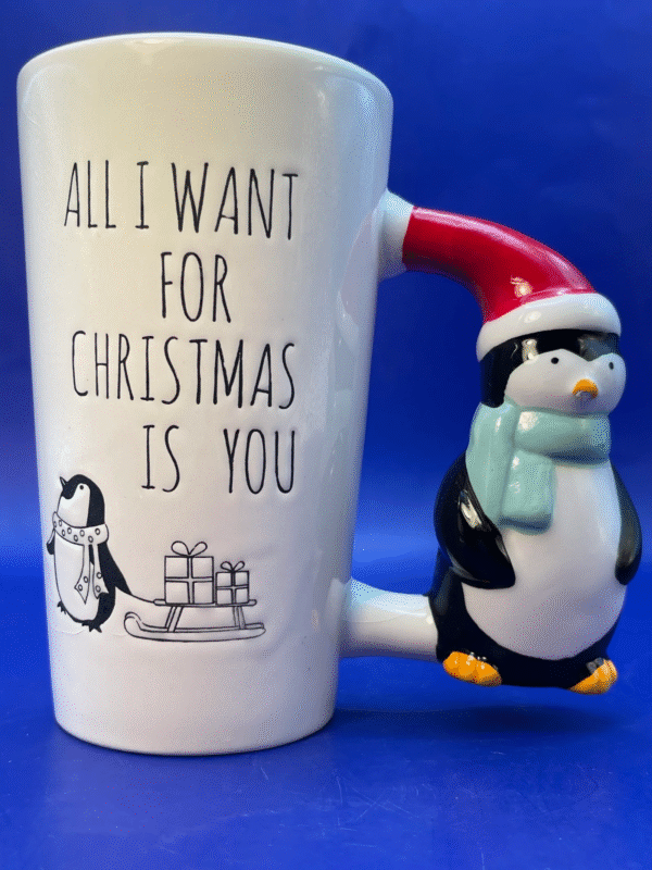 Unwrap the magic of the season with the 3D Penguin Christmas Mug. It’s the perfect #cupofmood and the star of your holiday sipping experience.