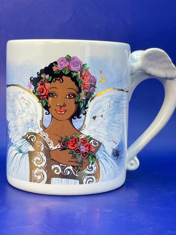 This 3D Friendship Angel’s Touch Mug by Avon is a white ceramic masterpiece features a stunning angel on the front. She’s adorned in gold touches that add a touch of heavenly opulence.