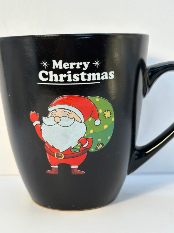 Get into the holiday spirit with the Merry Christmas Waving Santa Mug. It’s the perfect #cupofmood and a a must-have for your festive drinkware collection!