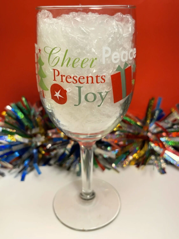 This Festive Christmas Wine Glass is the perfect #cupofmood to celebrate the holiday season.
