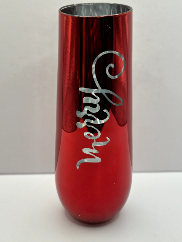 Celebrate the season with style and sparkle in every sip with the Red Merry Stemless Champagne Flute! It’s the perfect #cupofmood for glam & excitement.