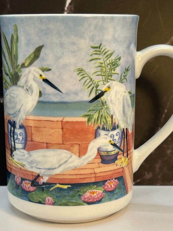 Step into a peaceful marshland with every sip from the American Atelier Marsh Birds Mug. It’s the perfect #cupofmood and gem in the Bird Lovers Collection.