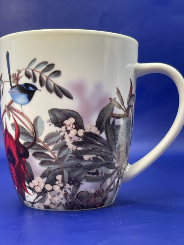 Welcome to the vibrant world of Australian Wildflowers with the Desert Pea Mug! It’s the perfect #cupofmood and a celebration of nature’s beauty.