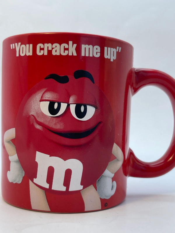 Get ready to start your day with a smile with our Crack Up Red M&M Mug. It’s the perfect #cupofmood and humourous addition in the M&M Collection.