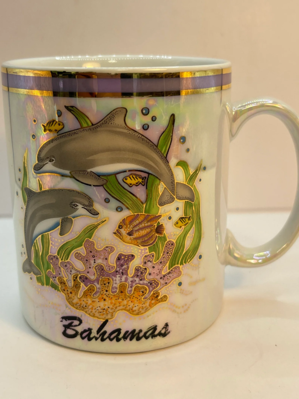 Dive into your next coffee break with the breathtaking beauty of the Bahamas Dolphin Iridescent Souvenir Mug. It’s the perfect tropical #cupofmood.