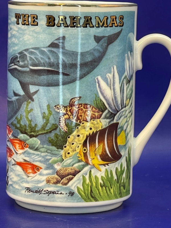 Dive into the mesmerizing depths of the Bahamas with our Bahamas Underwater Scene Souvenir Mug. It’s the perfect #cupofmood and a Caribbean.