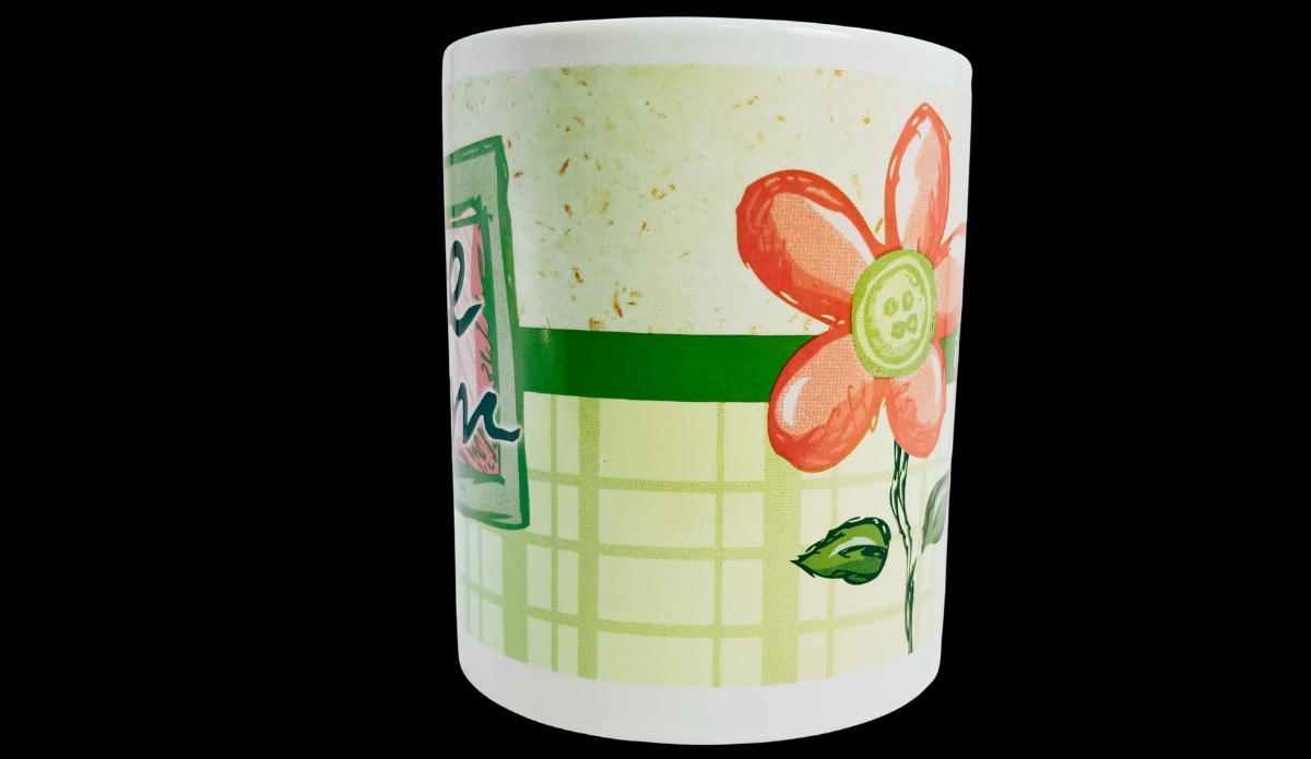 I love you mom mug side middle showing flower stem and plaid design
