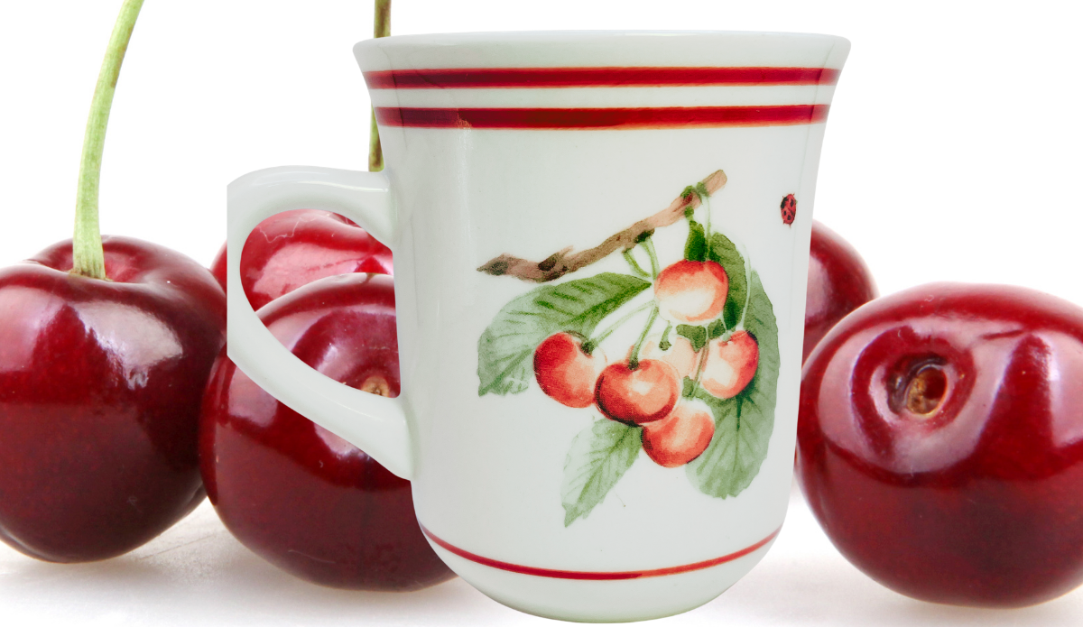 The Pfaltzgraff Delicious Fruit Garden  Mug is the perfect #cupofmood for anyone who loves cozy farmhouse kitchens, fresh fruit artwork, and vintage-inspired  drinkware that brings warmth to every sip.
